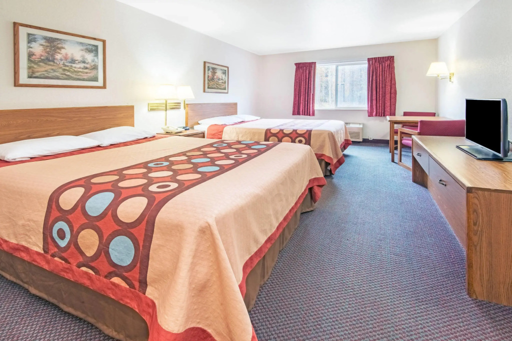 Super 8 by Wyndham Richfield Cleveland