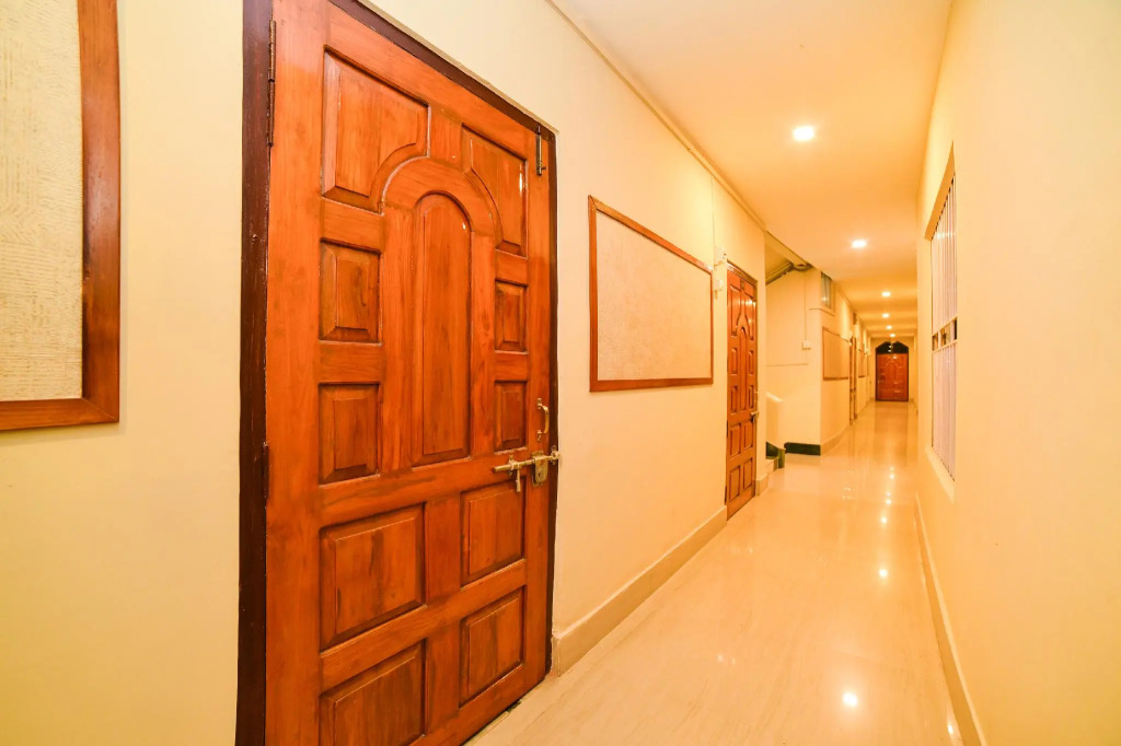 Capital O 46459 Hotel Elite Grand