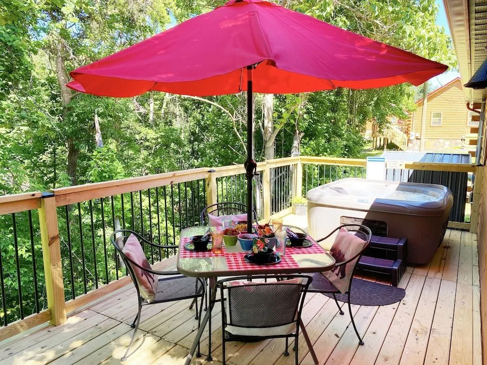 Cozy Bear Den 2 Bedroom Cabin by RedAwning