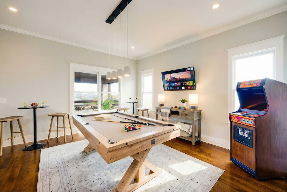 Private Pool Game Room Compound Minutes to Broadway
