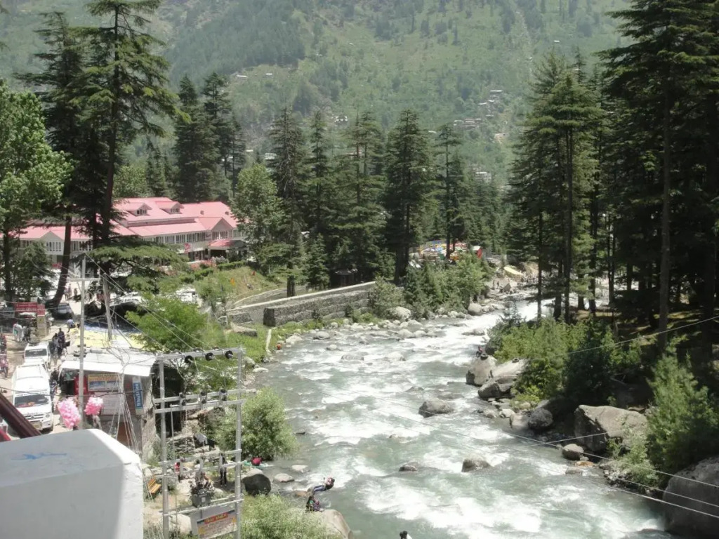 Hotel Dreamland Riverside (Old Manali)