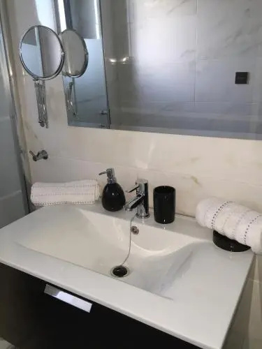 OasisBeach Penthousse la Zénia