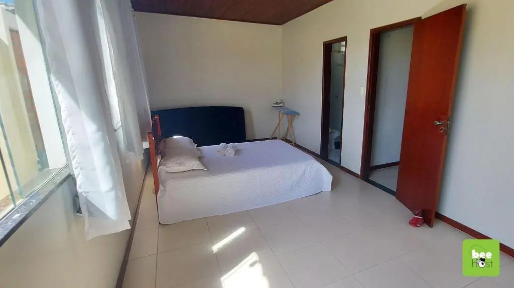 COPFL0101 - Casa grande com piscina privativa