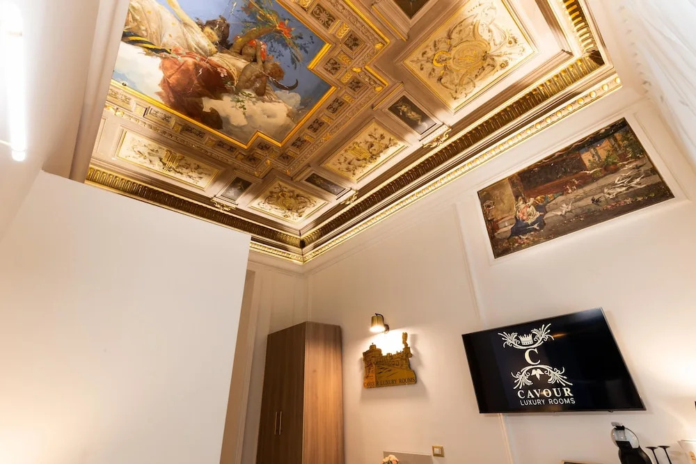 Cavour LR Collection