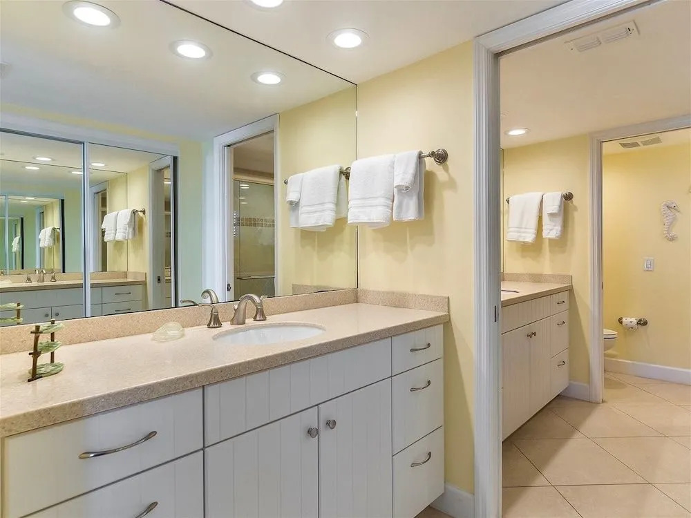 Shorewood Condos by Dream Vacation Rentals