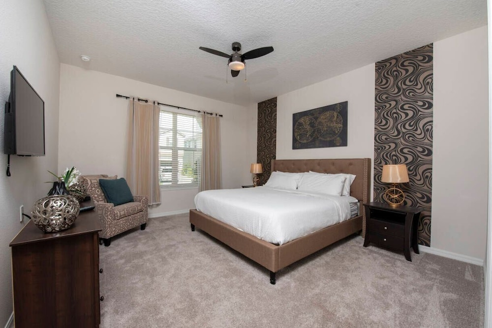 9BR Home w/ Private Pool Solara Resort