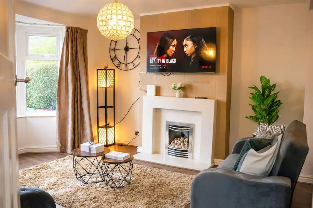 Modern Spacious 4-bedroom Residence in Crumpsall