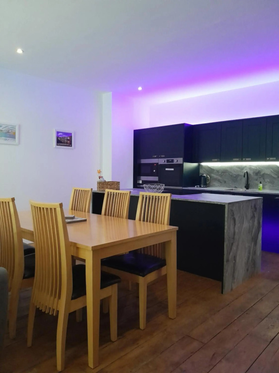 The Eden Warehouse - Pink Apartment (sleeps 4)