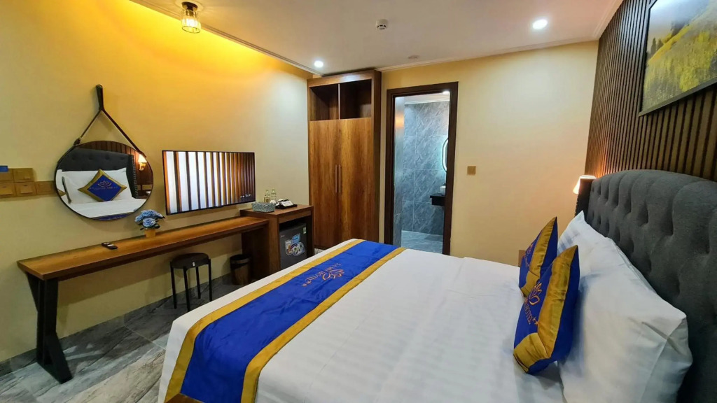 LA MIA Lakeview Hotel