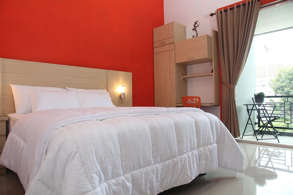 RedDoorz near Plaza Marina 2