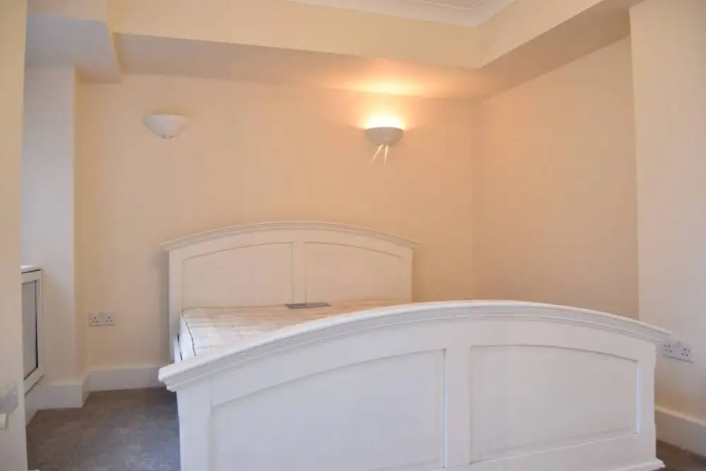 3 Bedroom Bayswater Flat