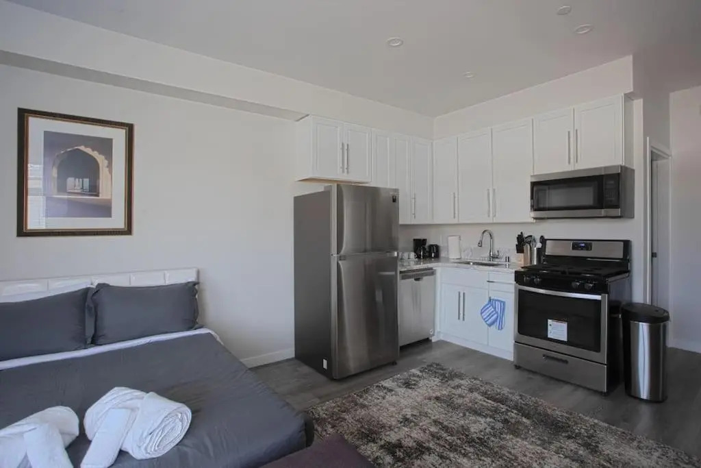 2 Bedroom, 2 Bathroom Detached Apt Max 7 Sleepers