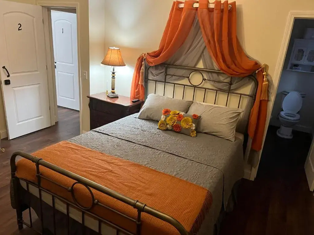 Holland Farmhouse Inn B&B