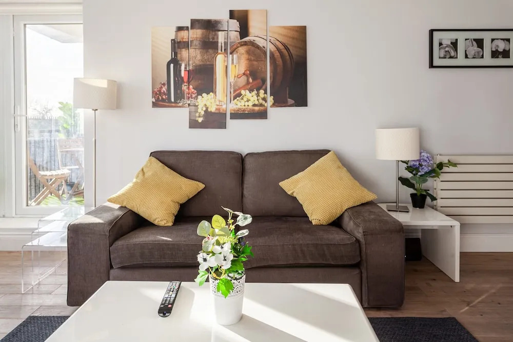 3 Bedrooms 2 Bathrooms Apartment London