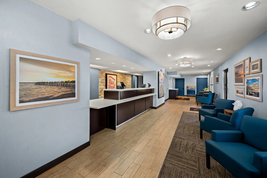 Red Roof Inn PLUS+ & Suites Naples Downtown-5th Ave S