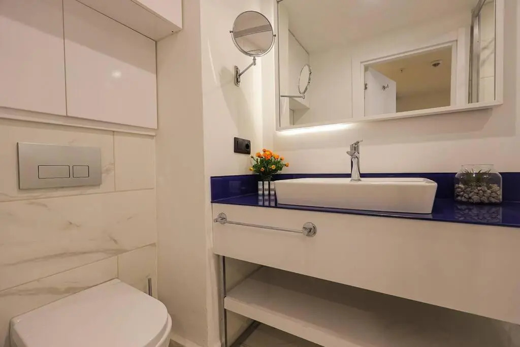 Lovely 1BR apartment with balcony by the Black sea beach