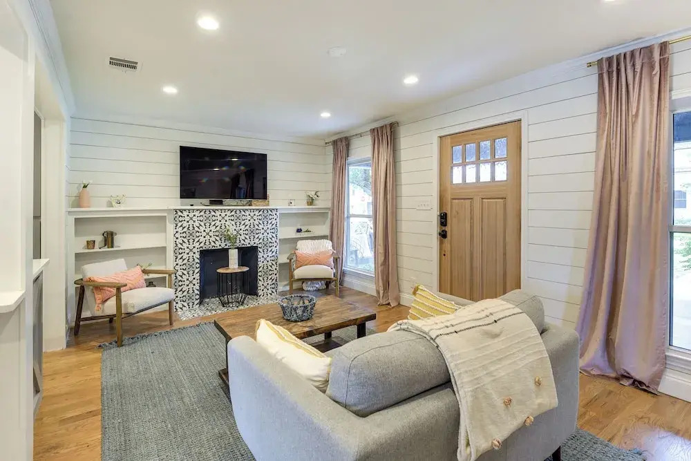 Pecan Blue Frisco Home w/ Private Yard & Hot Tub