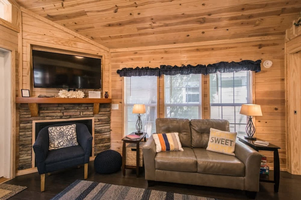 Lakeview 2BR Tiny Home Near Trails Pool Bocce