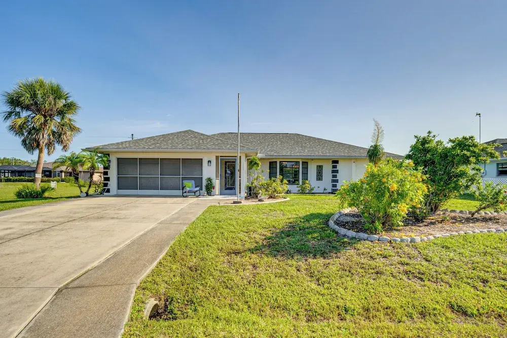 8 Mi Beach: Beautiful Oasis w/ Saltwater Pool