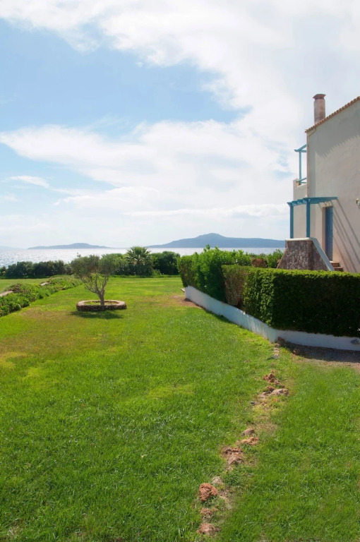 Wonderful Beach Front Villa Perfect for up to 6 People