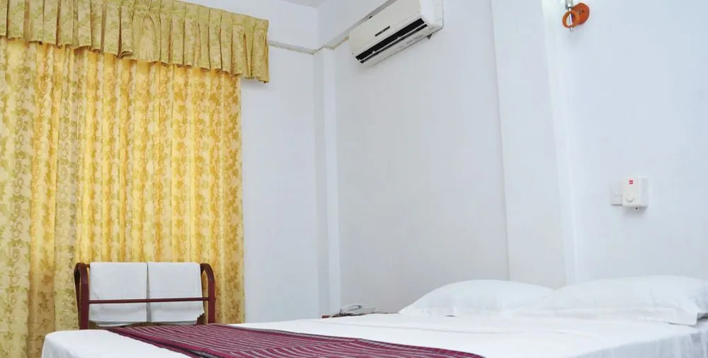 Night Station Hotel