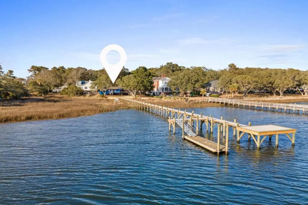 Dolphin Cove - Whole WATERFRONT House with Pier
