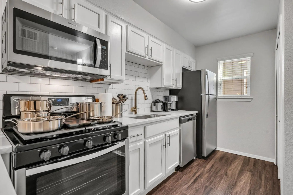 West University- 2BR- Parking- WiFi