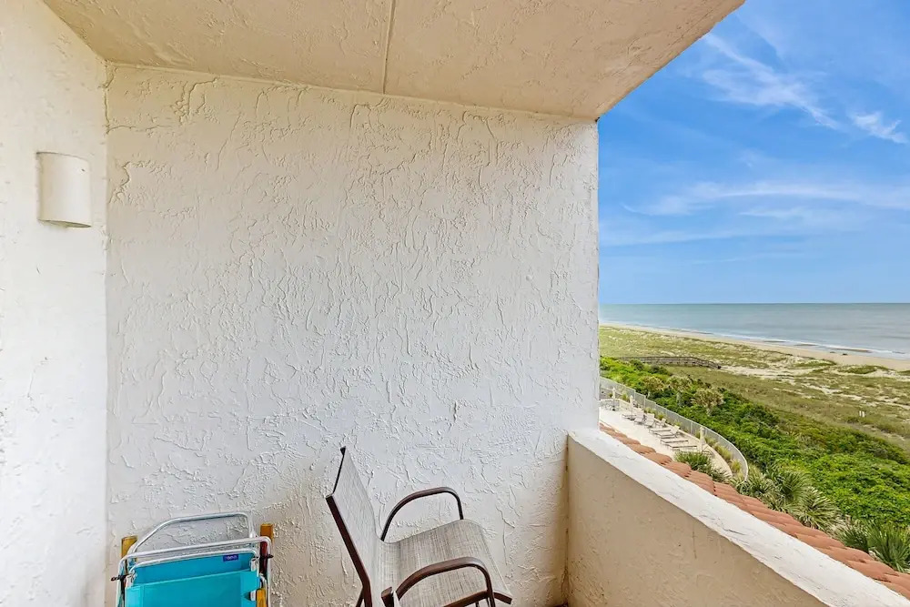 Clean & Cozy Home With Oceanfront Views, Shared Pool, Free Wifi, Central AC