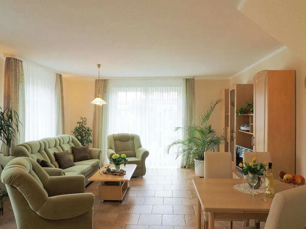 Modernes Apartment in Kuehlungsborn mit Garten