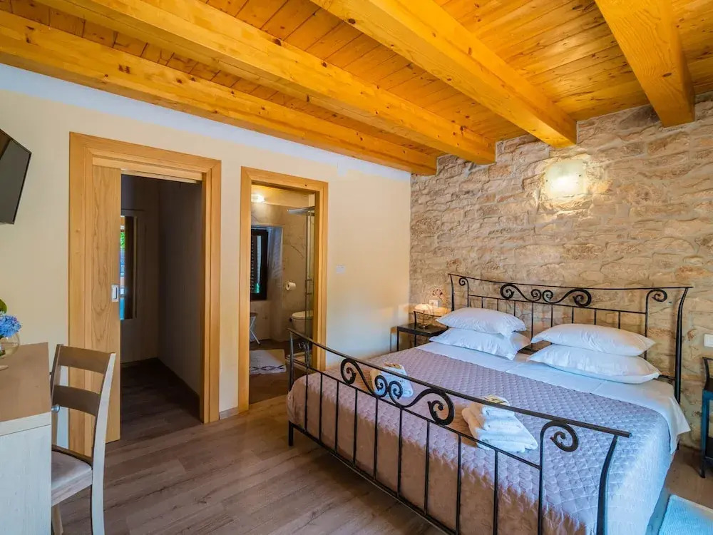 Peaceful Villa in Rakalj with Swimming Pool