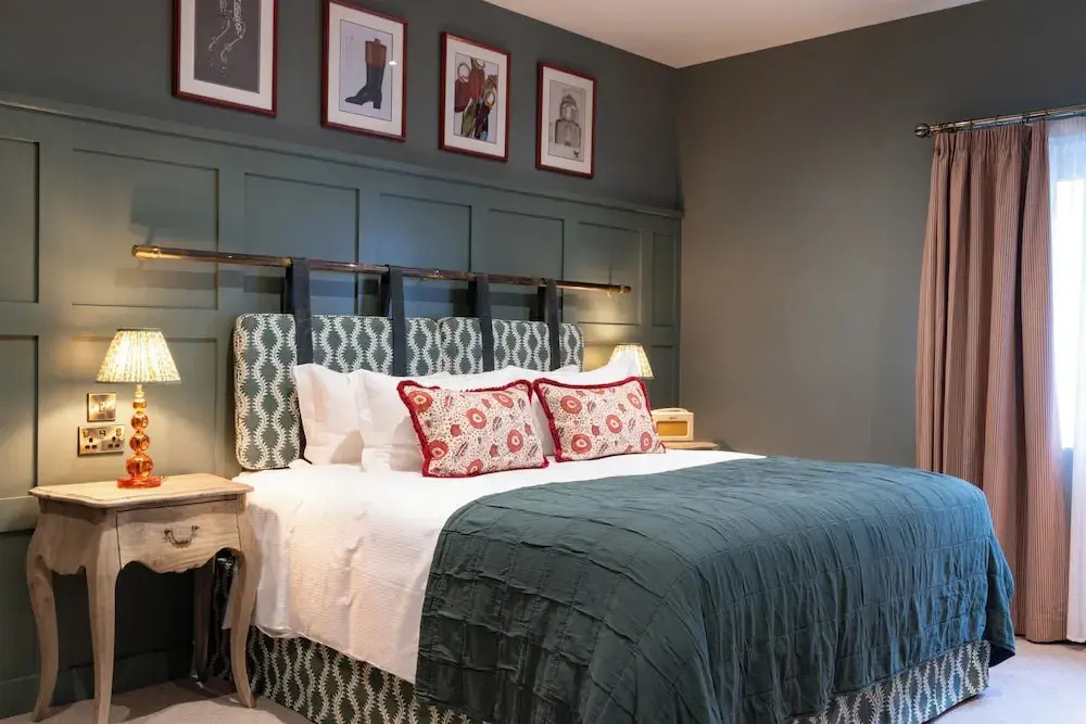 The Coat and Bear - A Heartwood Inn