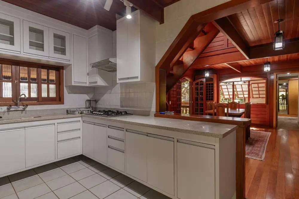 Casa com Lareira e 3 su tes no Parque das Fontes