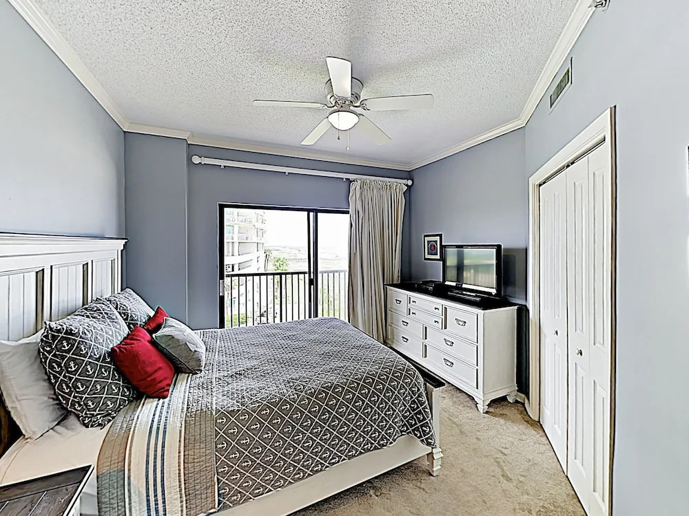 New Listing! Beachfront Corner-unit W/ Pools 3 Bedroom Condo