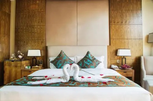 Chengdu Cloud Retreat Hotel(Dufu Thatched Cottage & Qingyang Palace Subway Station)