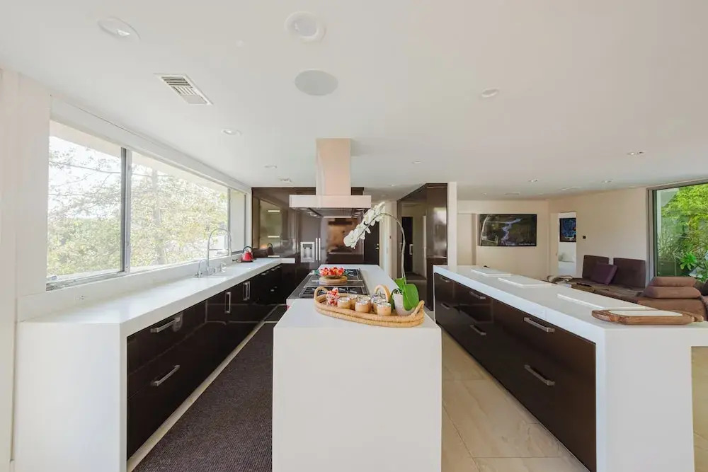 Zen Estate - Luxurious 5BR Beverly Hills Sanctuary With Pool & Canyon Views