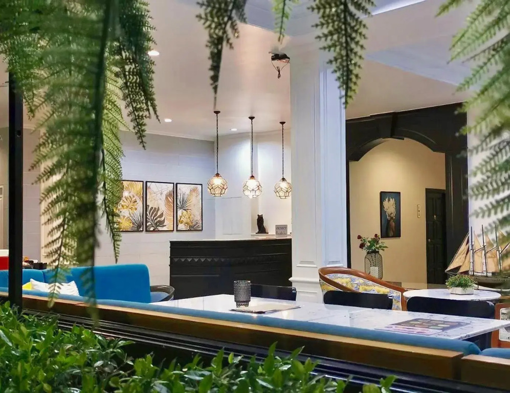 Chaleelay Hotel