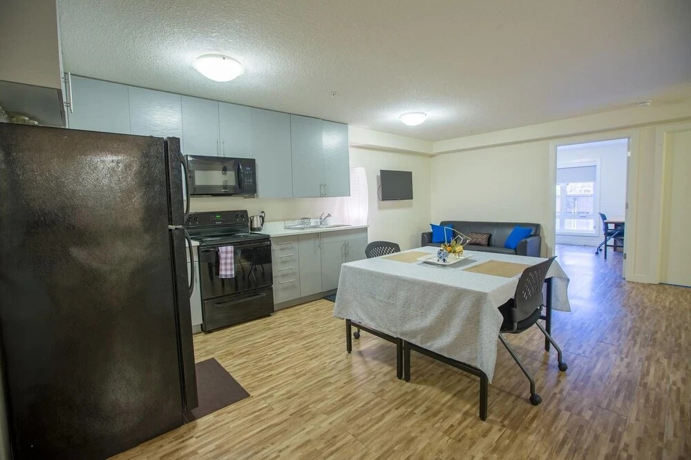 Stay With Ease Hospitality! 1 Bed 1 Bath