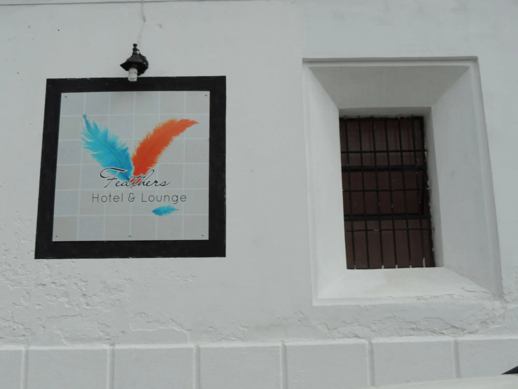 Feathers Hotel & Lounge