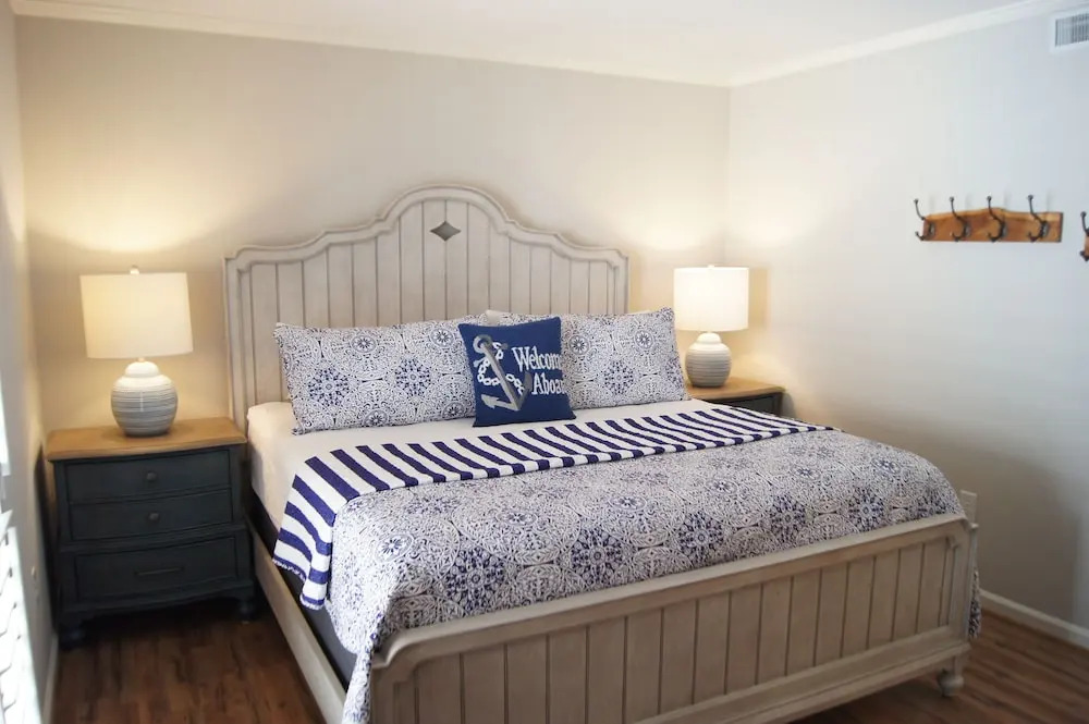 Tilghman Lakes H1 3 Bedroom Condo by RedAwning