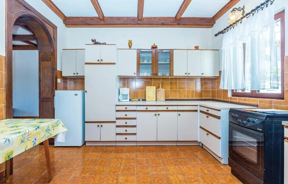 Amazing Home in Kampor With Wifi and 5 Bedrooms