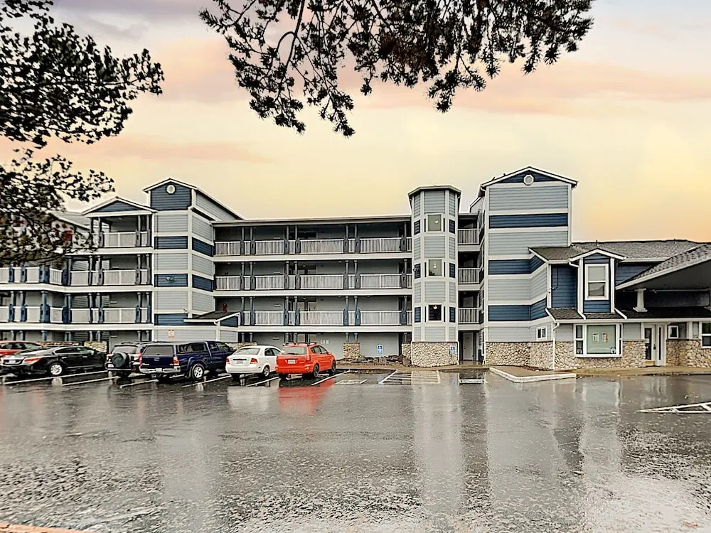New Listing! Bay-view Beauty W/ Private Balcony 1 Bedroom Condo
