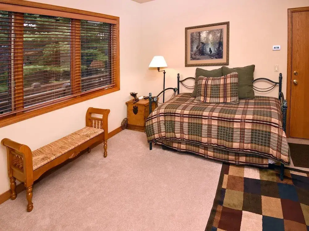 Glacier Court 1844 B