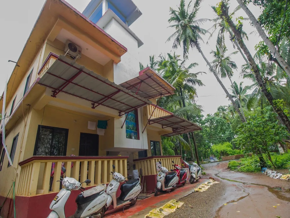 OYO 15489 Home Field View 1BHK Calangute