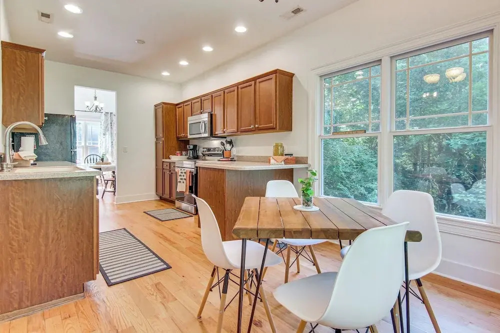 Black Mountain Hideaway w/ Hot Tub & Pool Table!