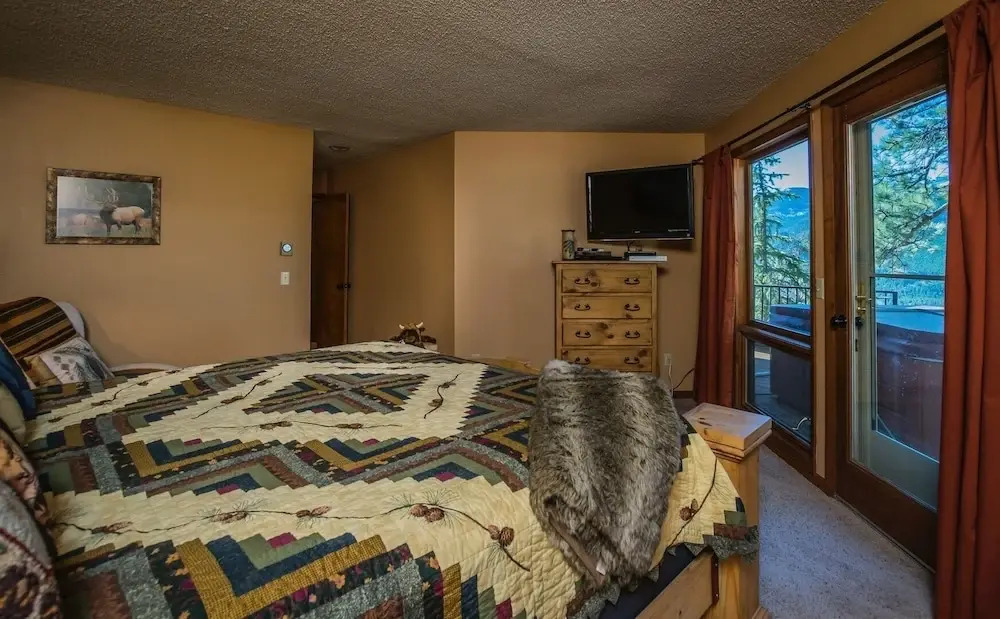 The Cedars Luxury  At Windcliff 5 Bedroom Home by RedAwning