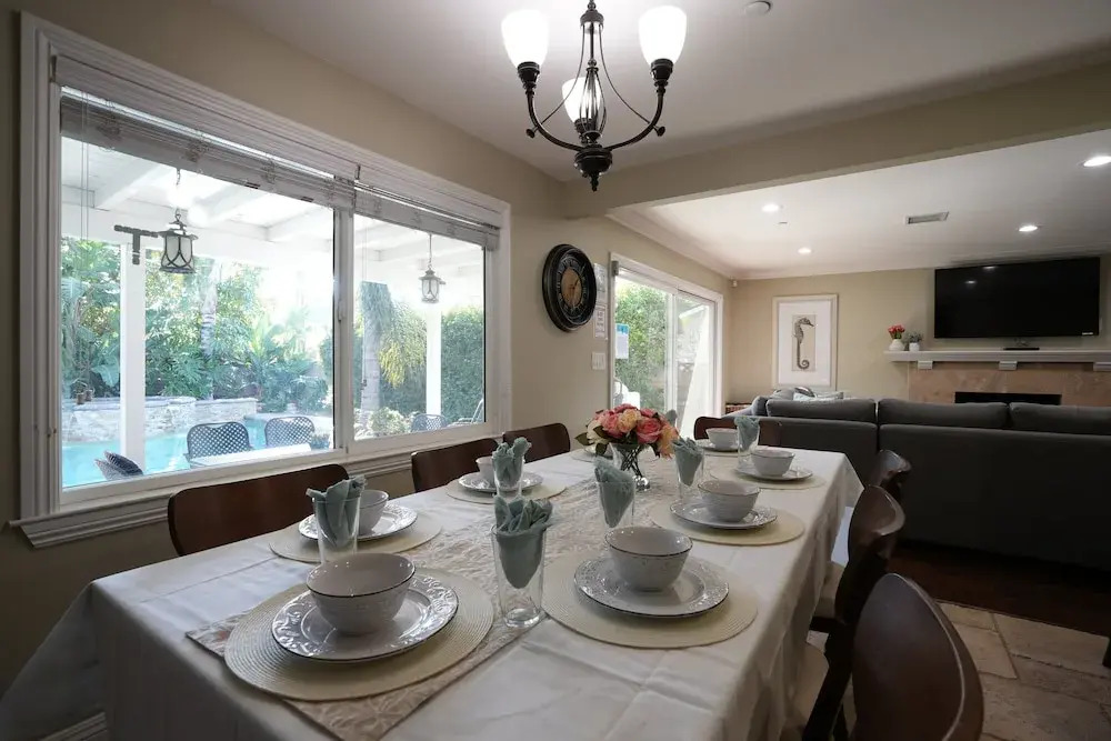 Highly Upgraded, 5 Bed, 4.5 ba, New Pool W/jacuzzi, 1/2 Mile Walk to Disney