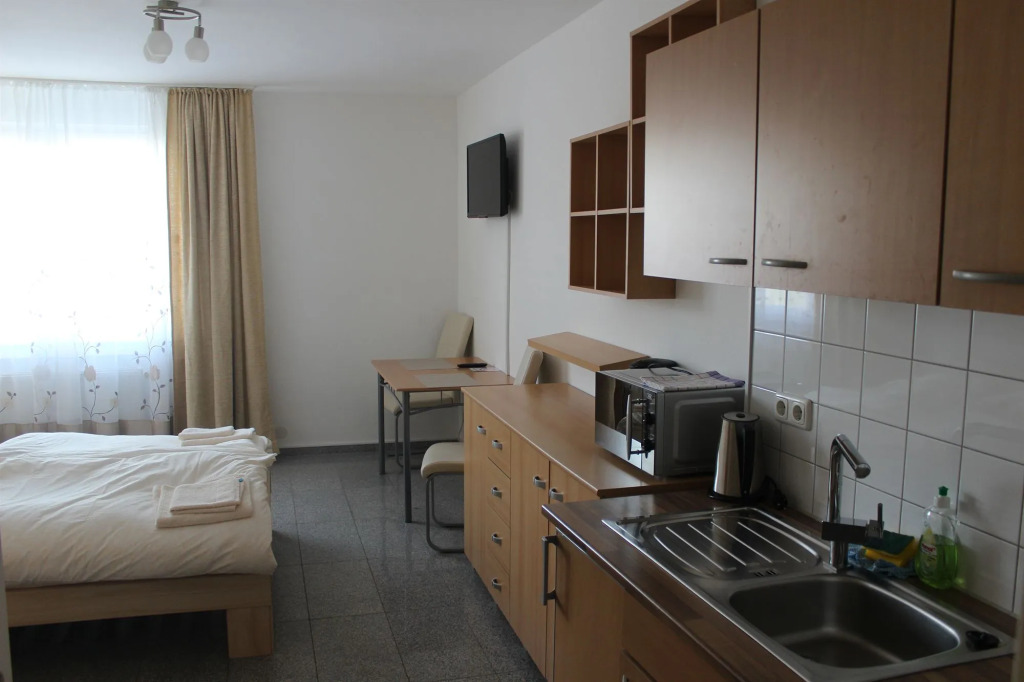Lipp Apartments
