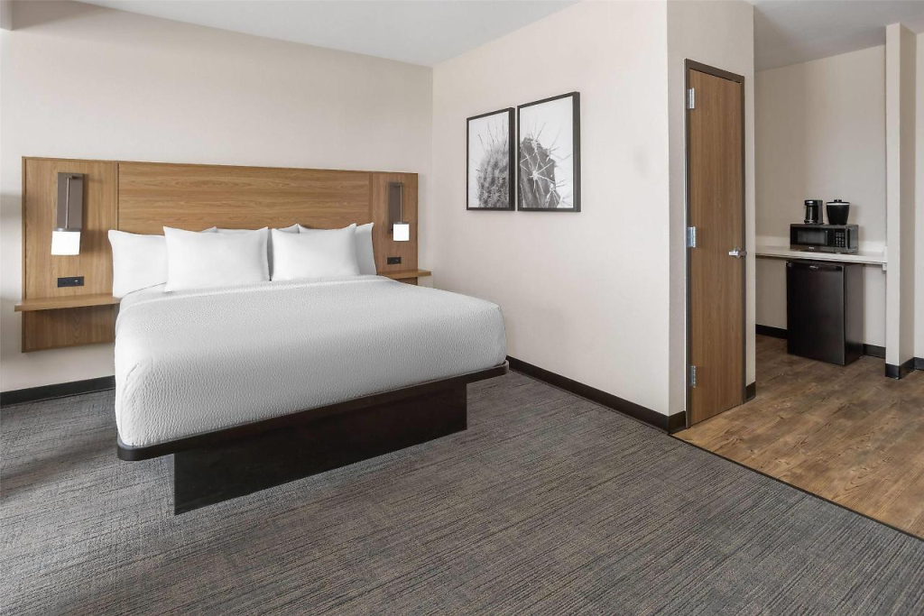 La Quinta Inn & Suites by Wyndham Phoenix West / Glendale