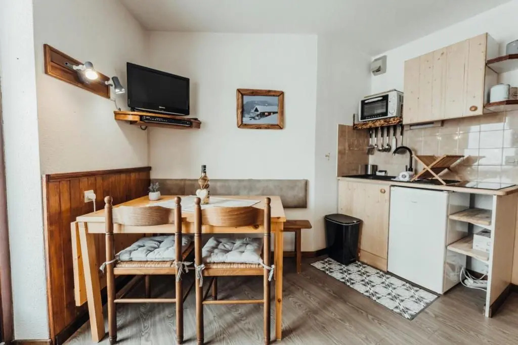 Furnished studio with mountain views next to the Chattrix chairlift Rated 1