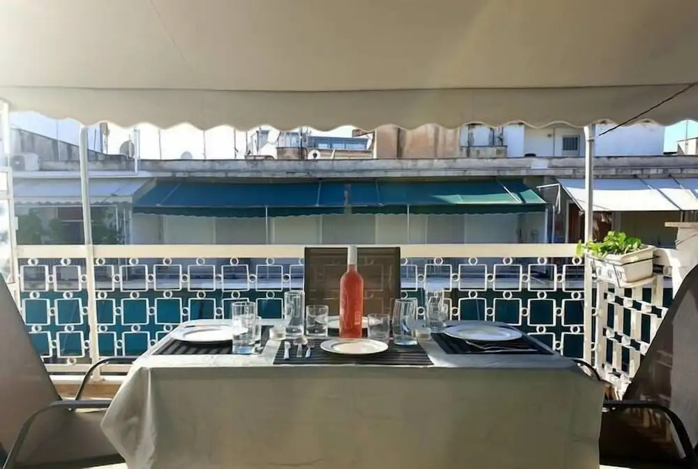 Topfloor Central Apt With Urban Views